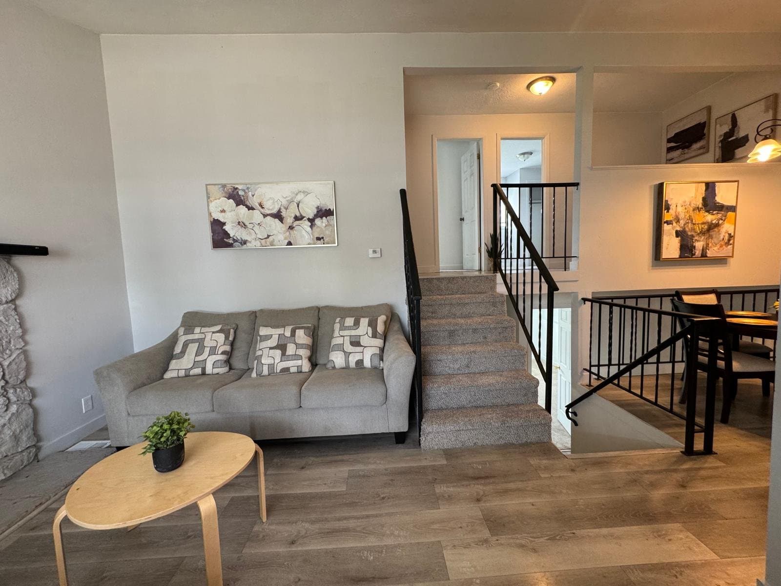 Magna House: 2650 S Melville Dr