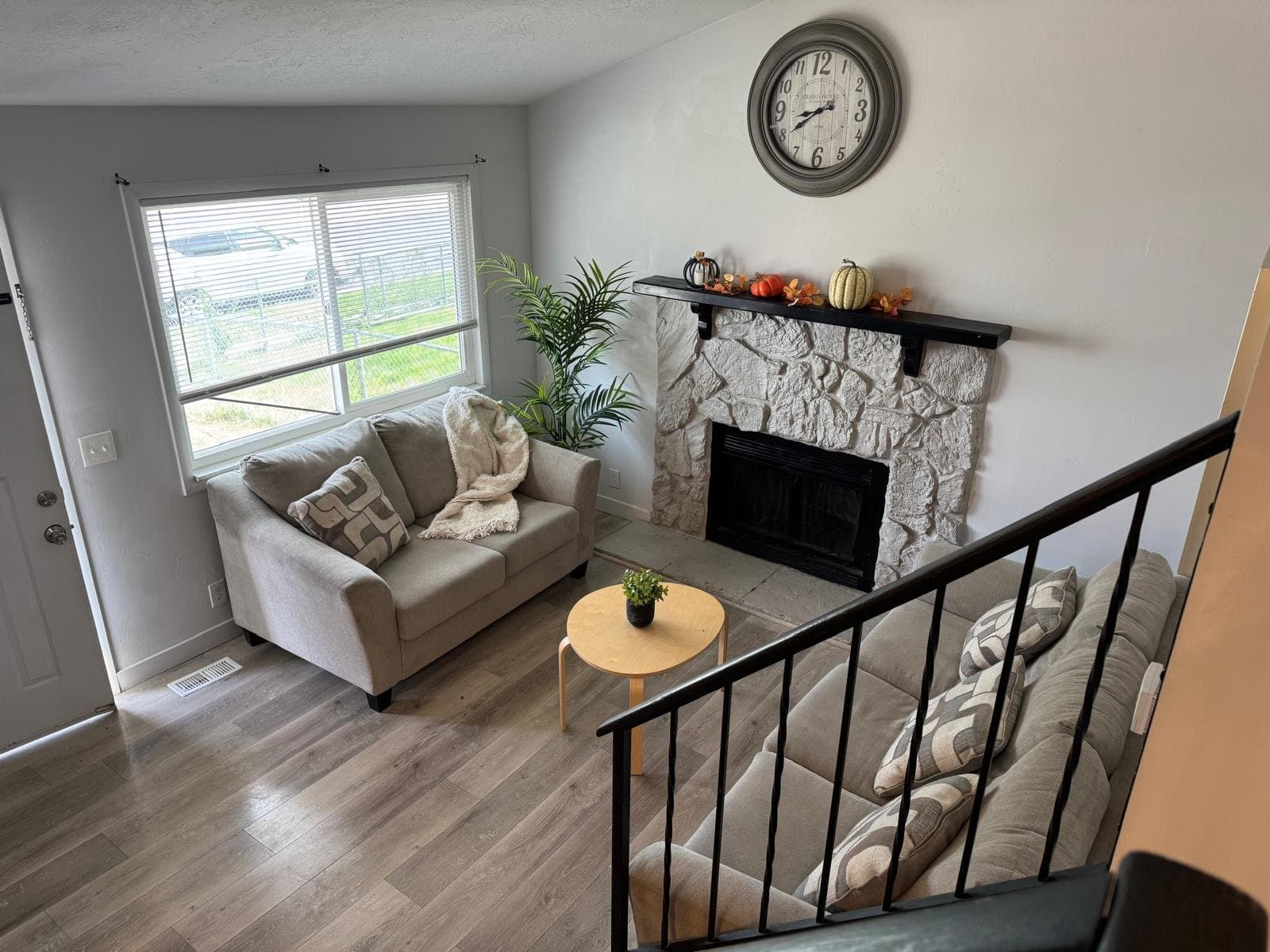 Magna House: 2650 S Melville Dr