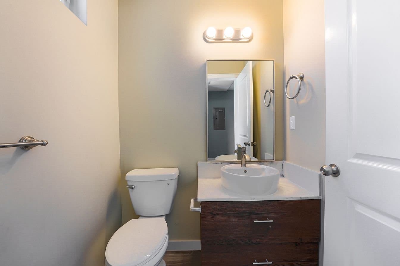 North Hills Apartment: 8837 Burnet Ave