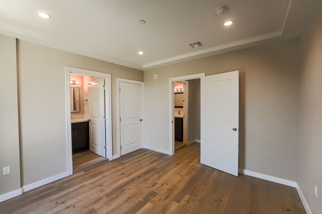North Hills Apartment: 8837 Burnet Ave