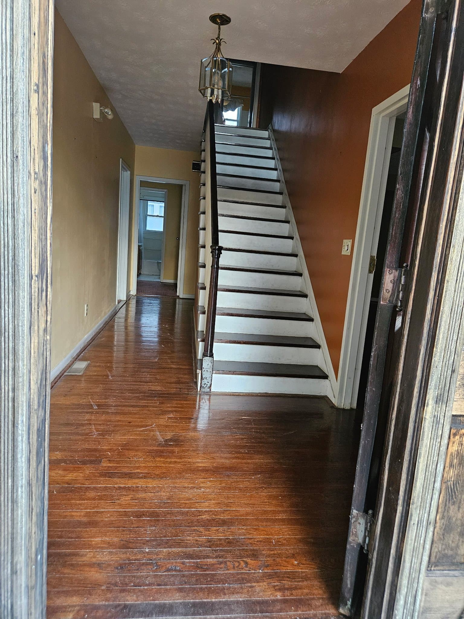 Springfield House: 1530 N Summit Ave
