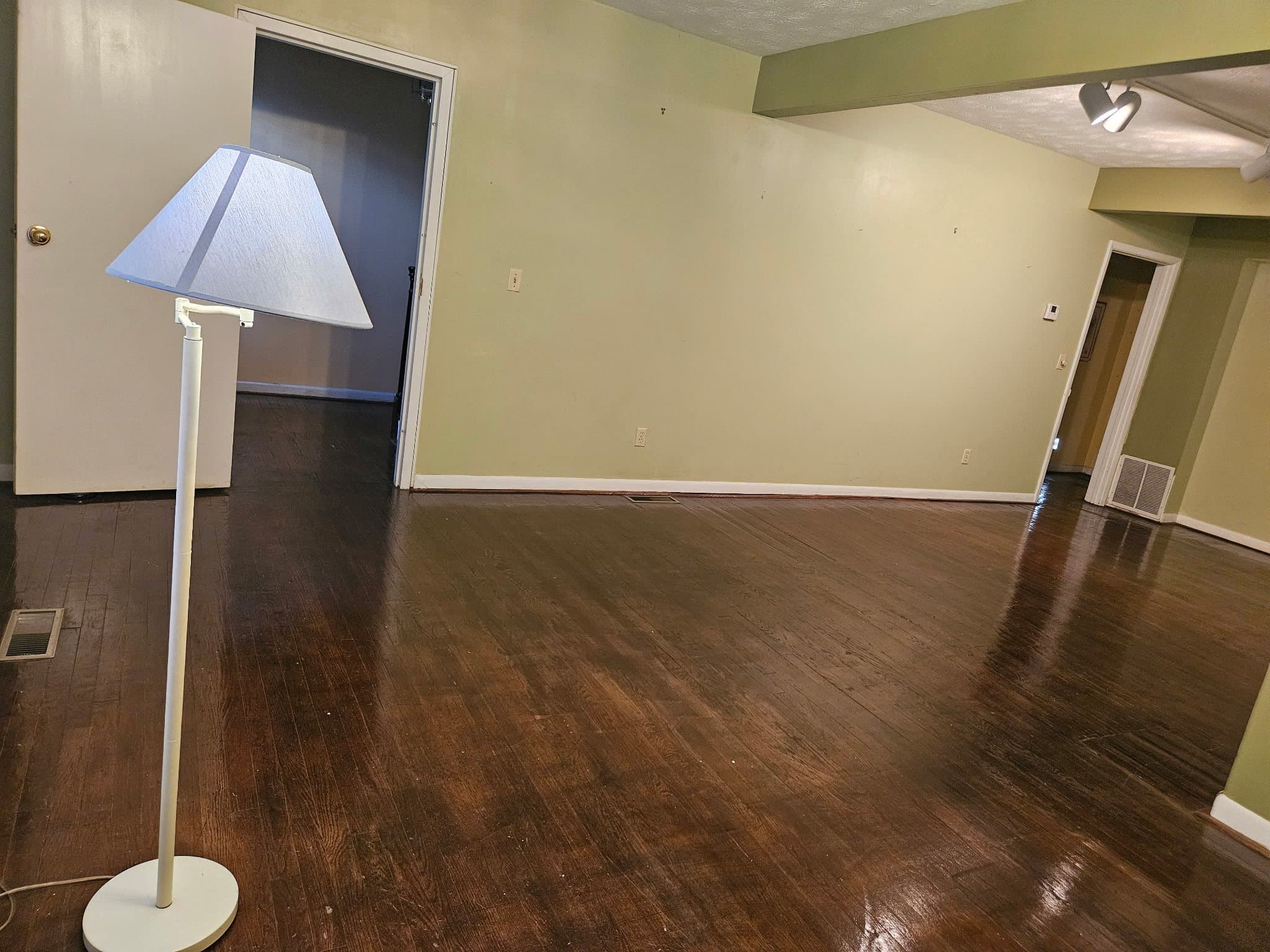 Springfield House: 1530 N Summit Ave