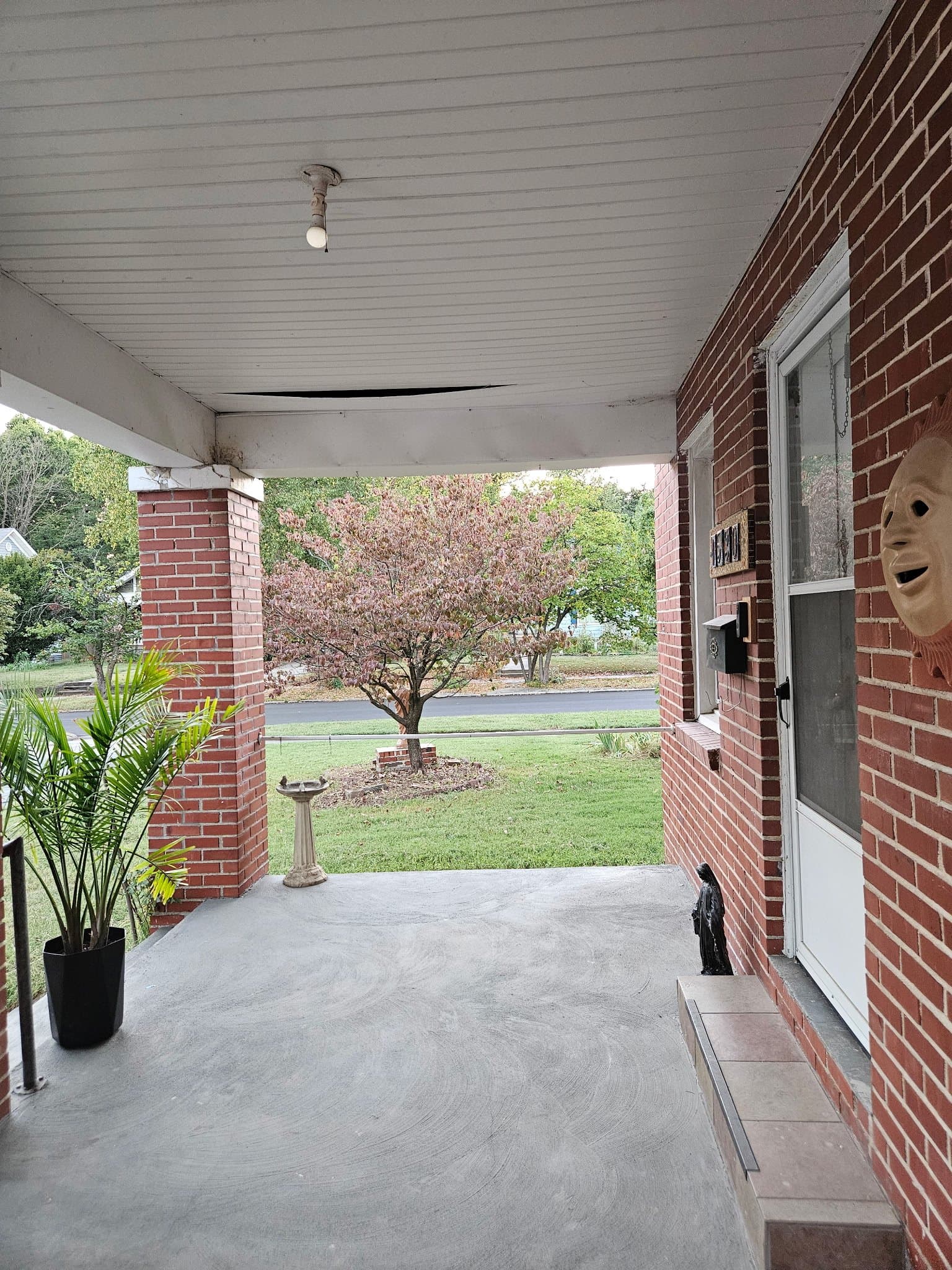 Springfield House: 1530 N Summit Ave