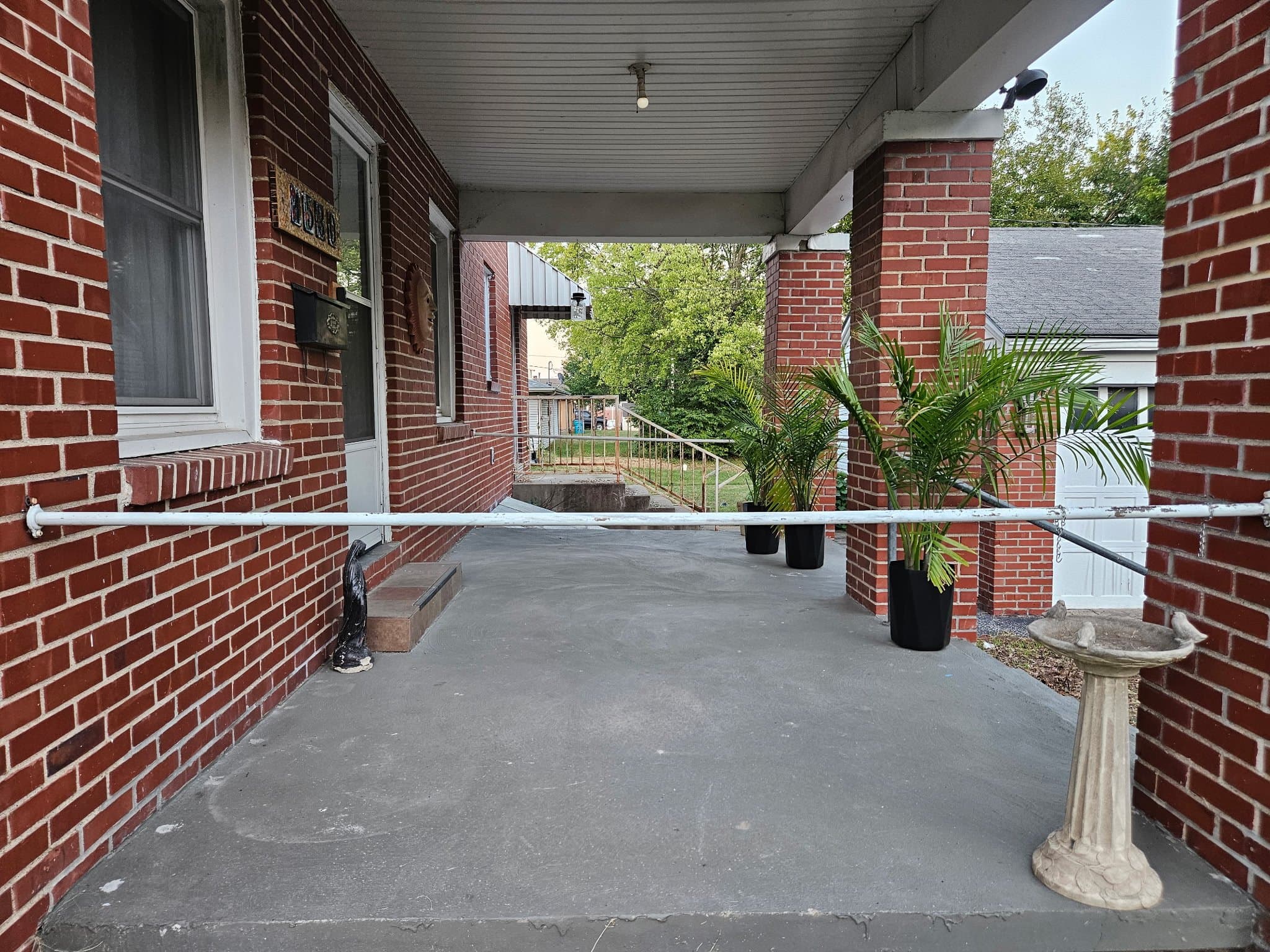 Springfield House: 1530 N Summit Ave