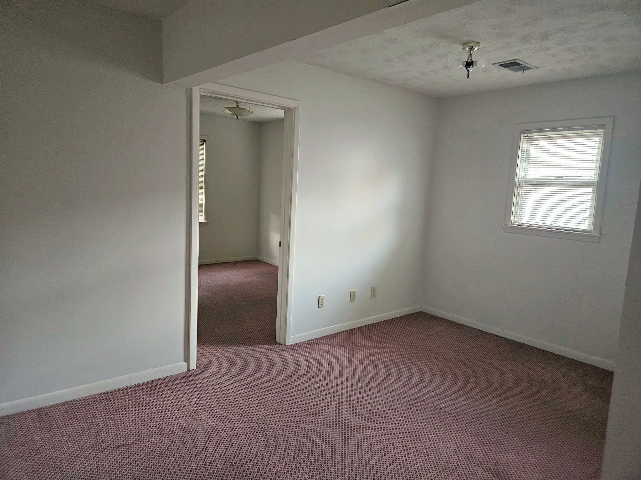 Springfield House: 1530 N Summit Ave