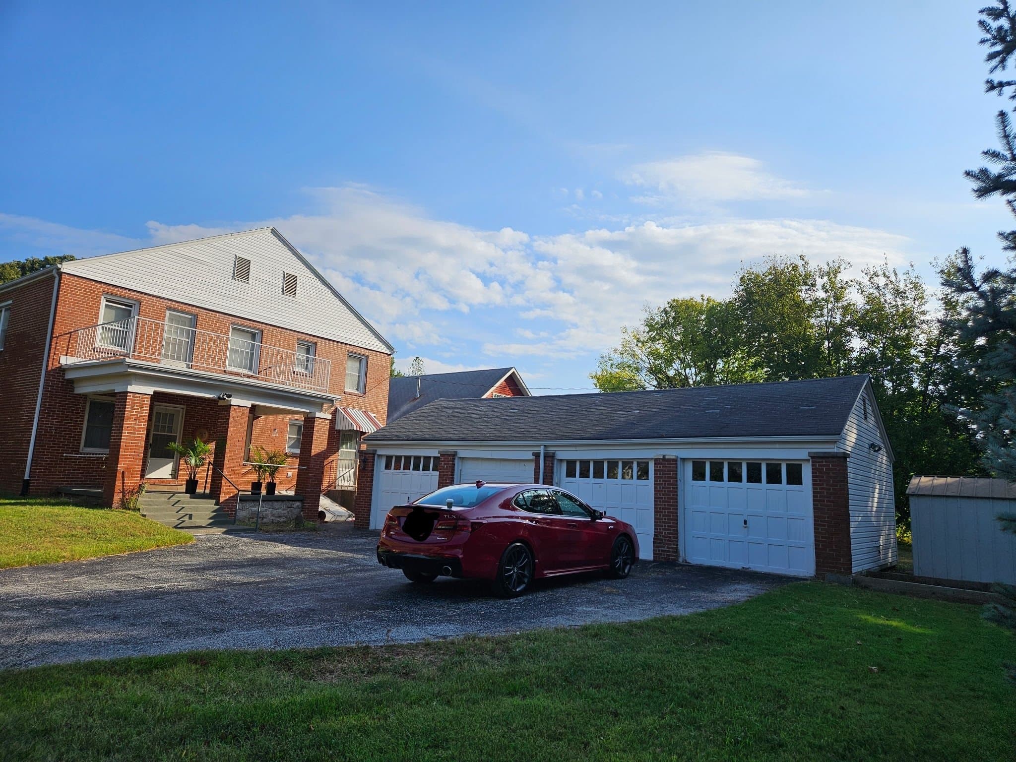 Springfield House: 1530 N Summit Ave