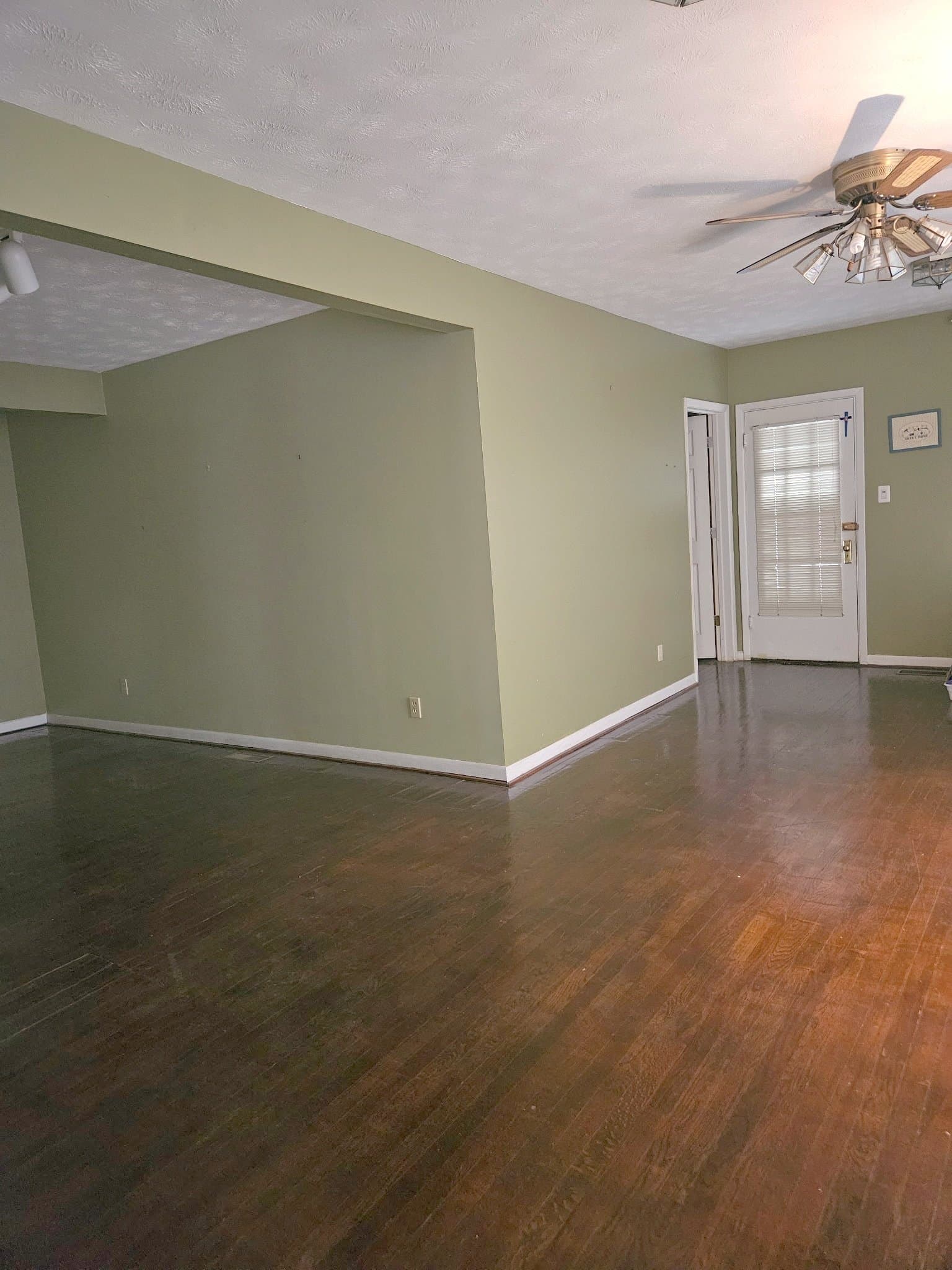 Springfield House: 1530 N Summit Ave