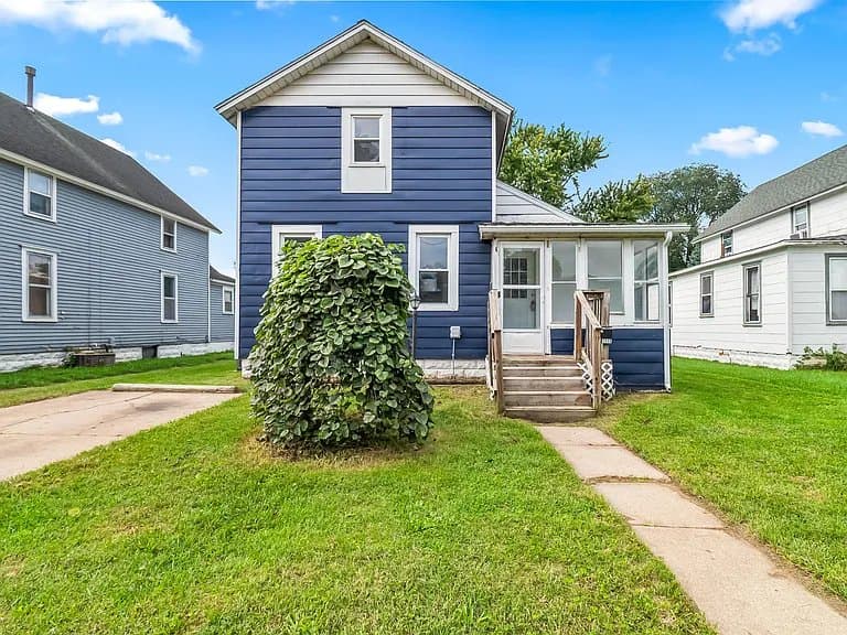 Three Rivers House: 1115 S Main St