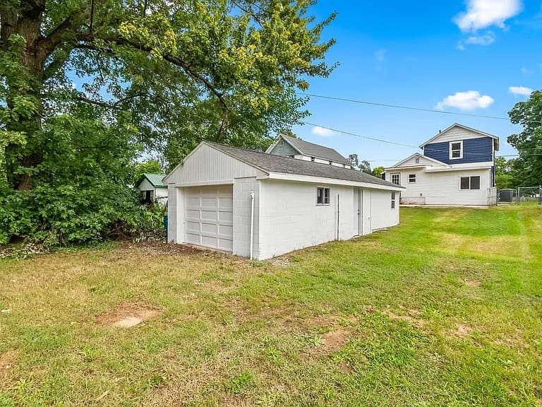 Three Rivers House: 1115 S Main St