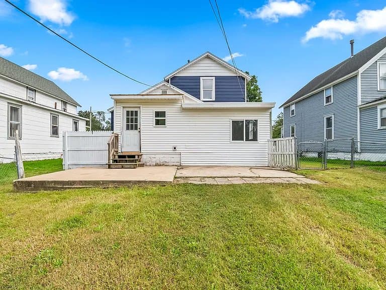Three Rivers House: 1115 S Main St