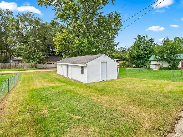 Three Rivers House: 1115 S Main St