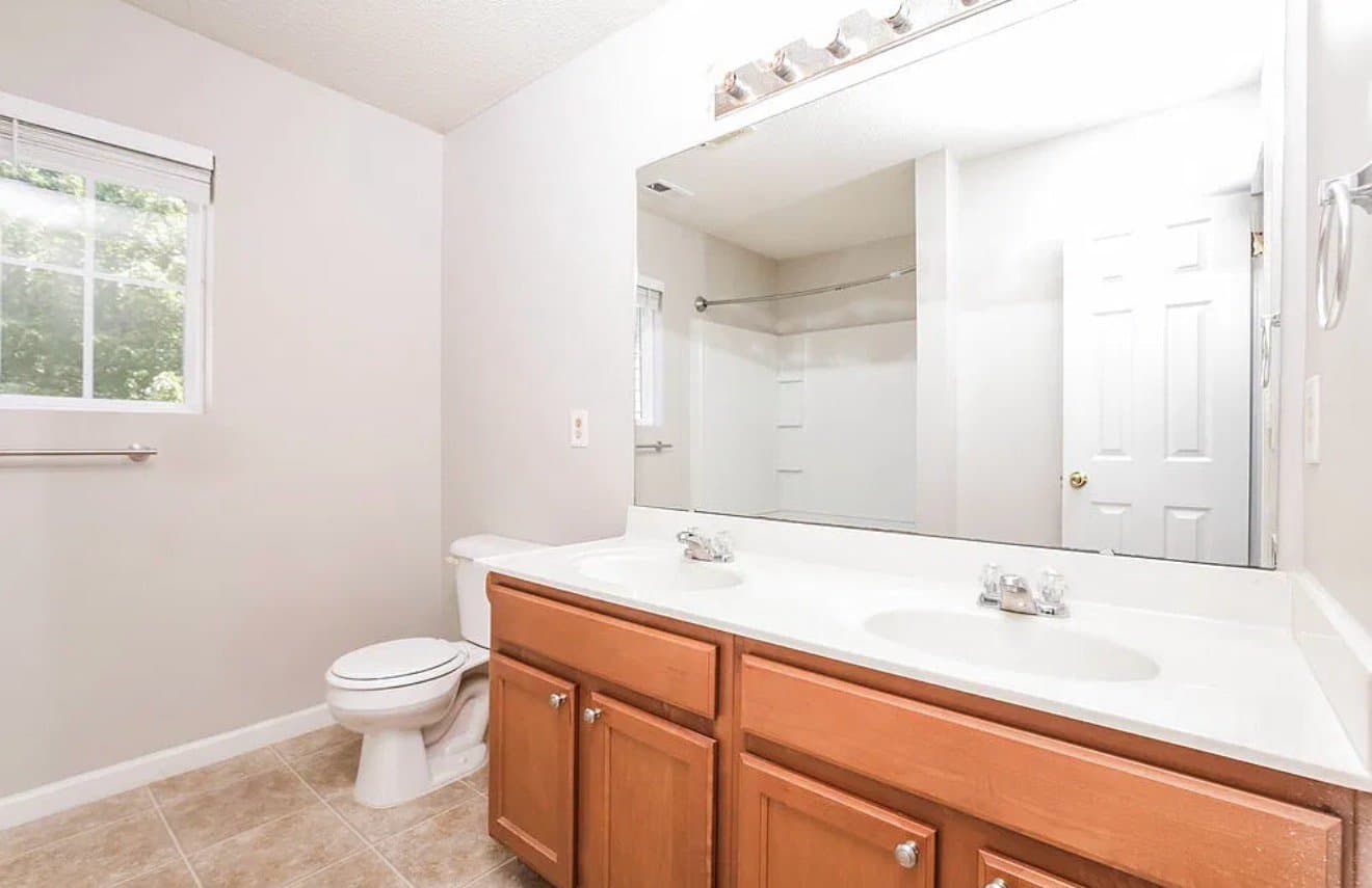 Clayton House: 63 Brookhaven Dr
