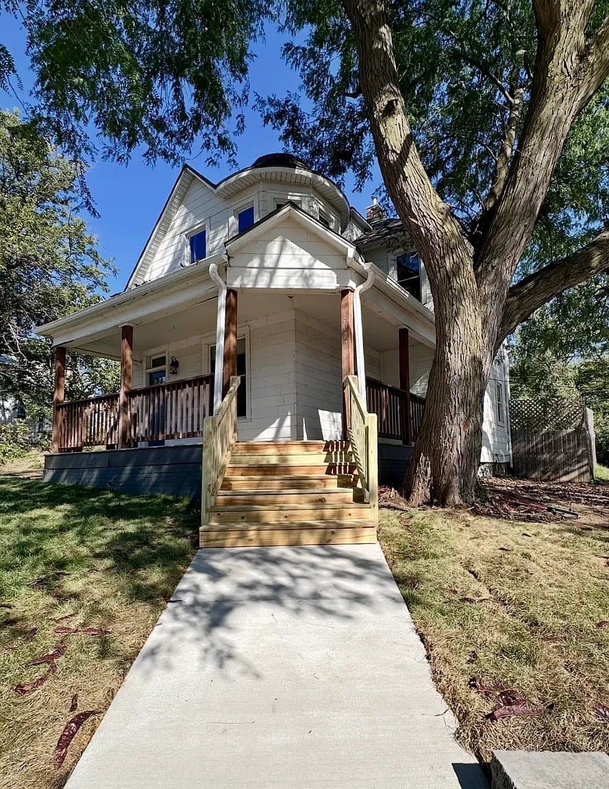 Omaha House: 3077 S 16th St