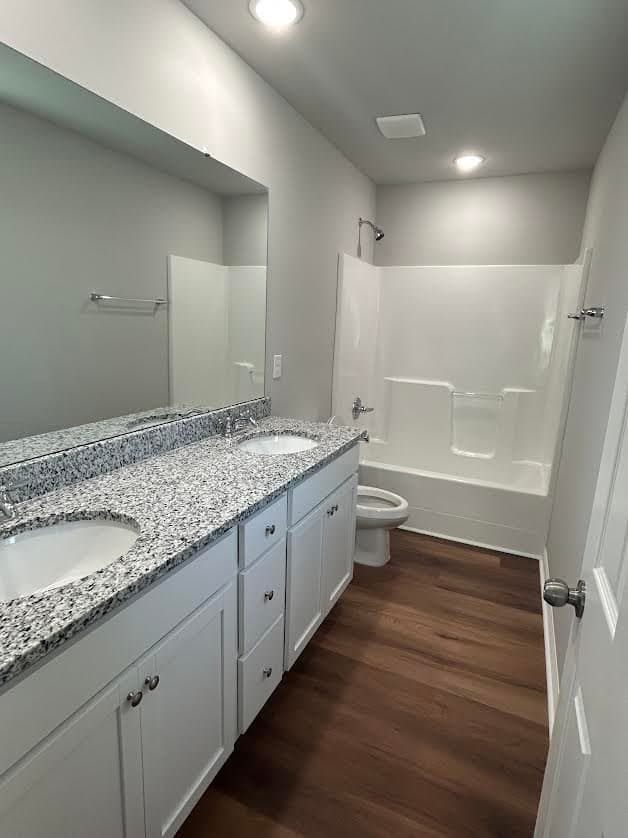 Goldsboro House: 102 Windemere Ln