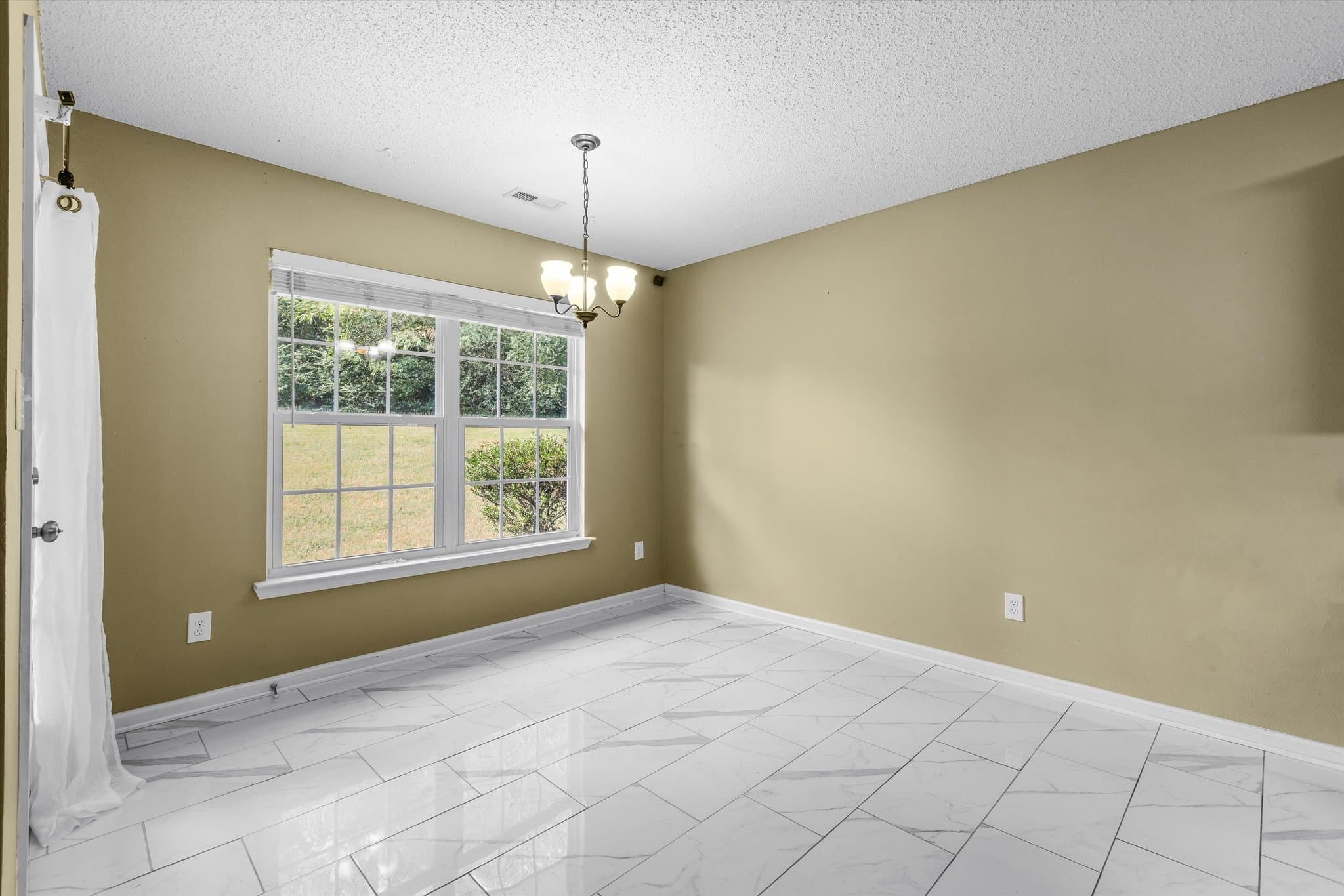 Madison House: 143 Potters Wheel NW
