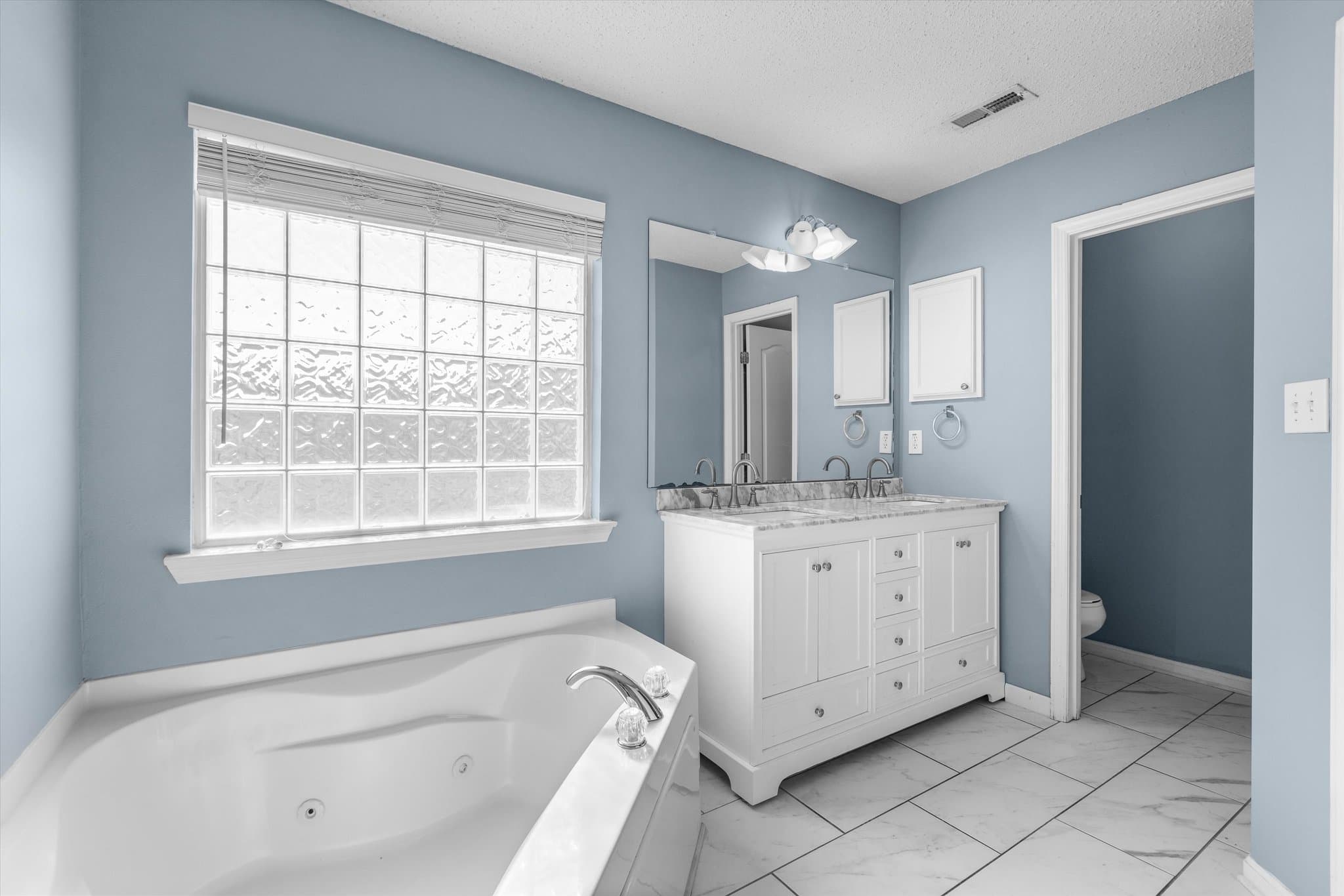 Madison House: 143 Potters Wheel NW