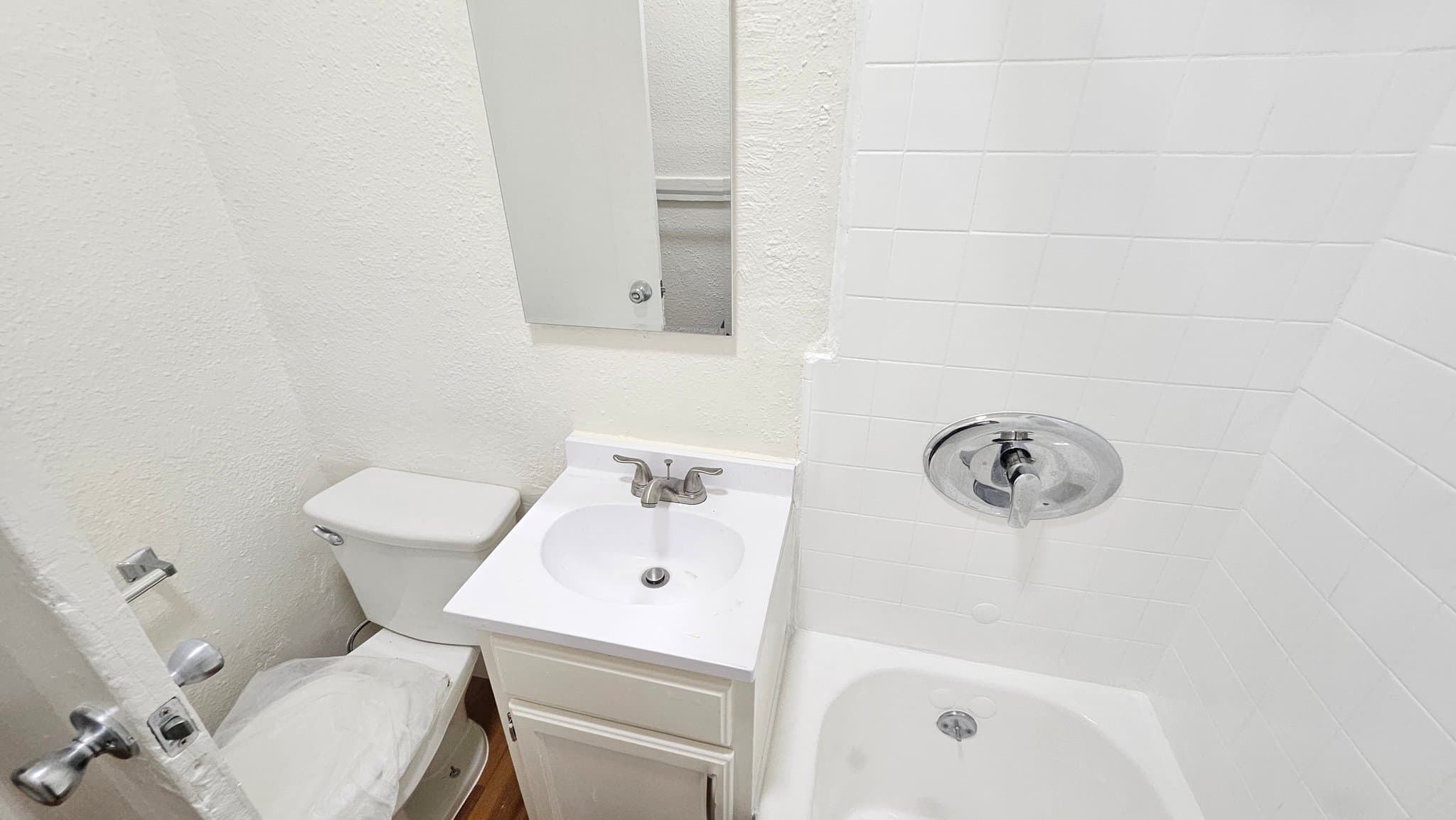 Los Angeles Apartment: 844 S Westlake Ave