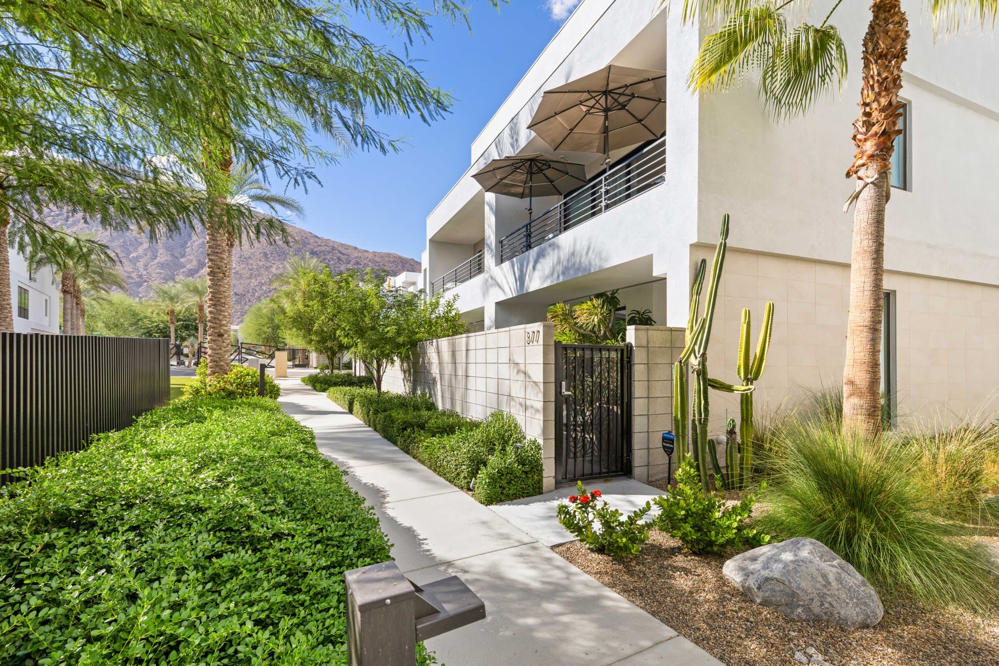 Palm Springs Condo: 377 Huddle Springs Way