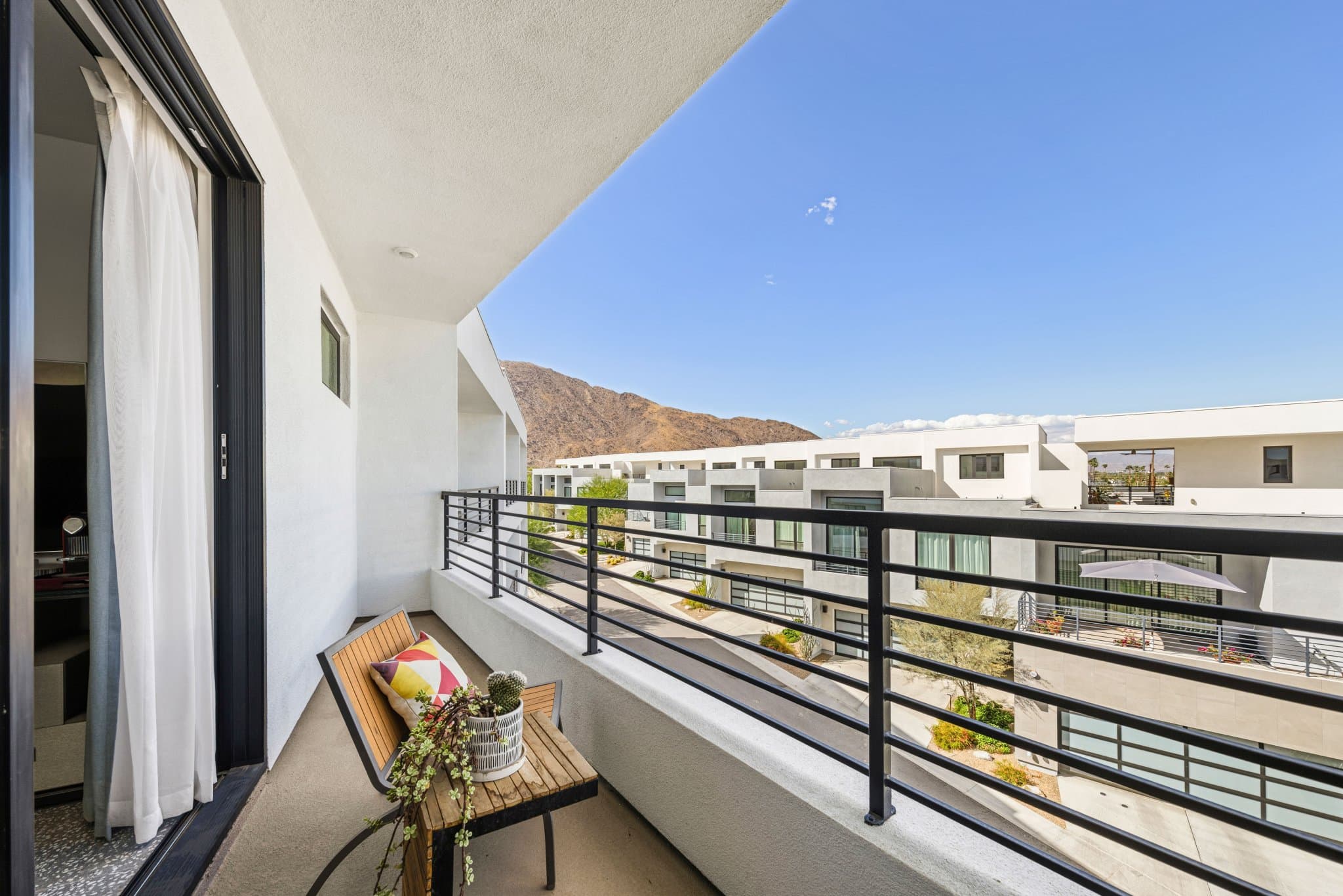 Palm Springs Condo: 377 Huddle Springs Way