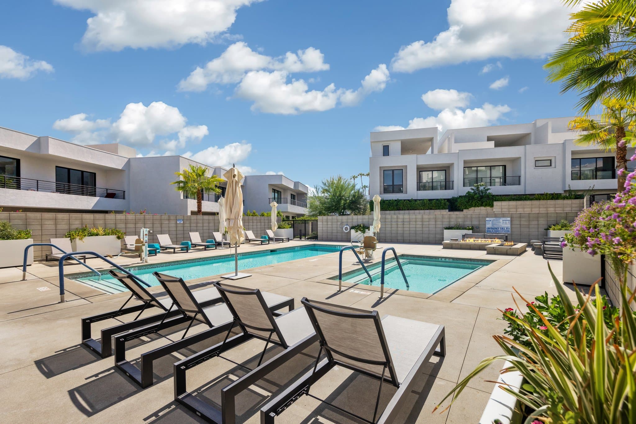 Palm Springs Condo: 377 Huddle Springs Way