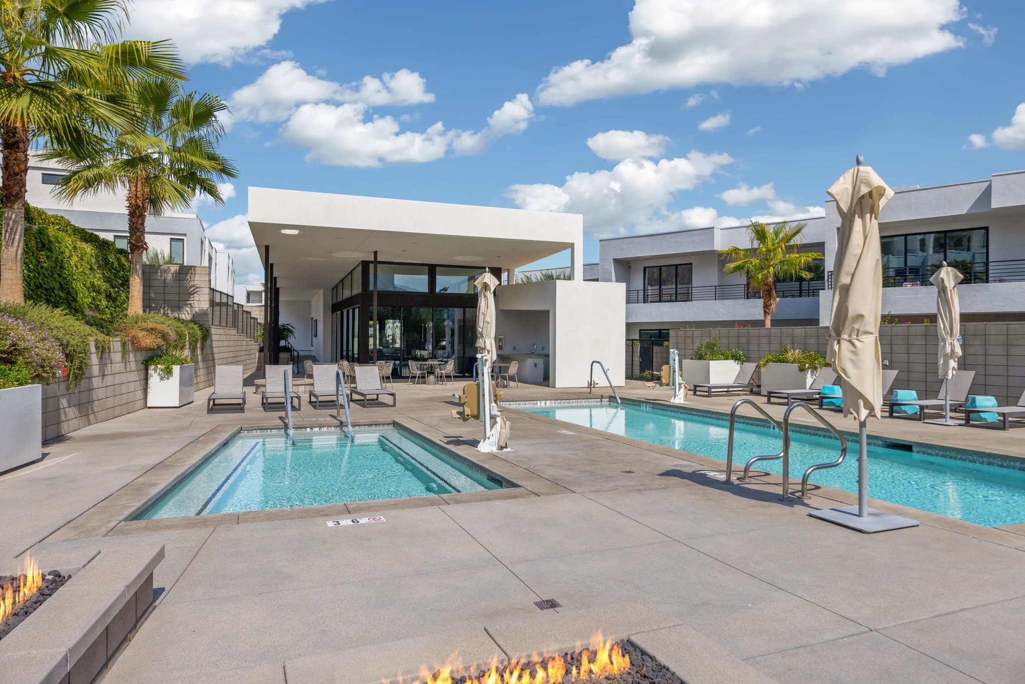 Palm Springs Condo: 377 Huddle Springs Way