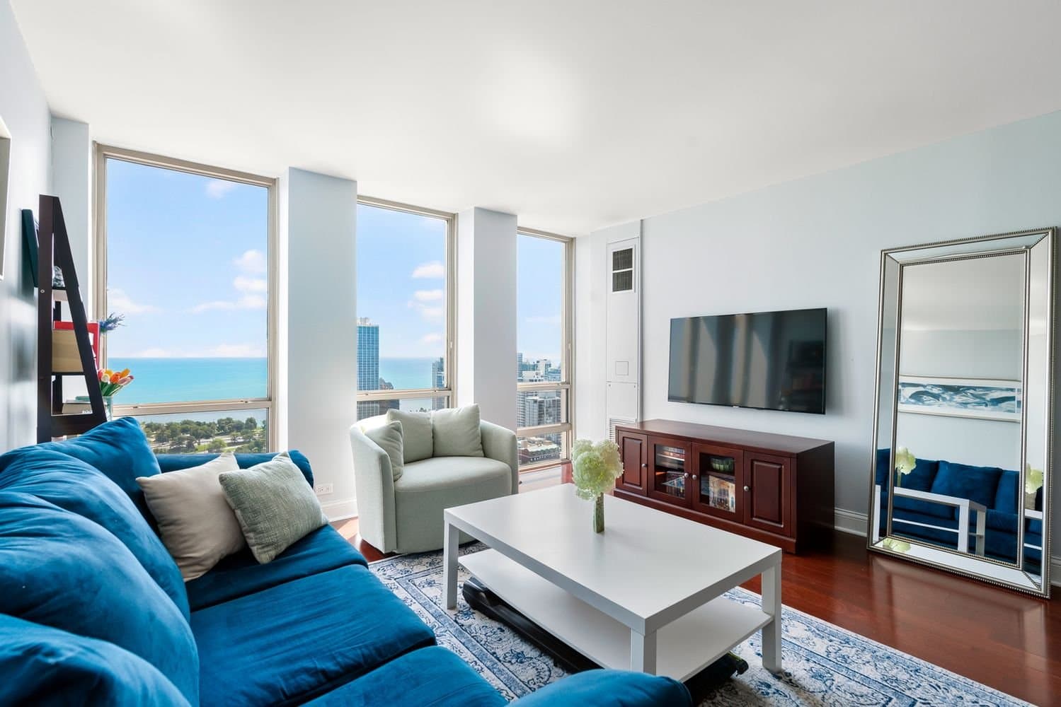 Chicago Condo: 1660 N La Salle Dr