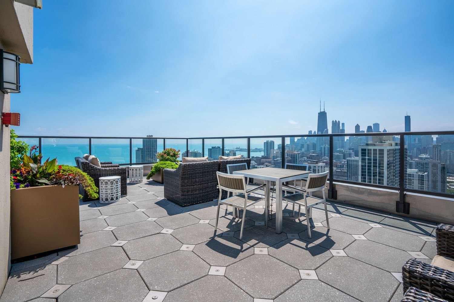 Chicago Condo: 1660 N La Salle Dr