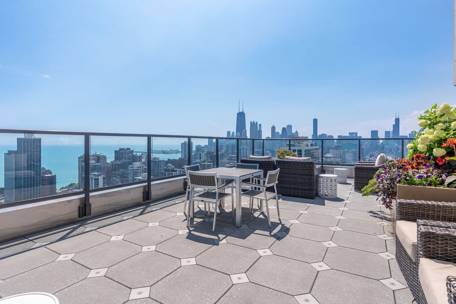 Chicago Condo: 1660 N La Salle Dr