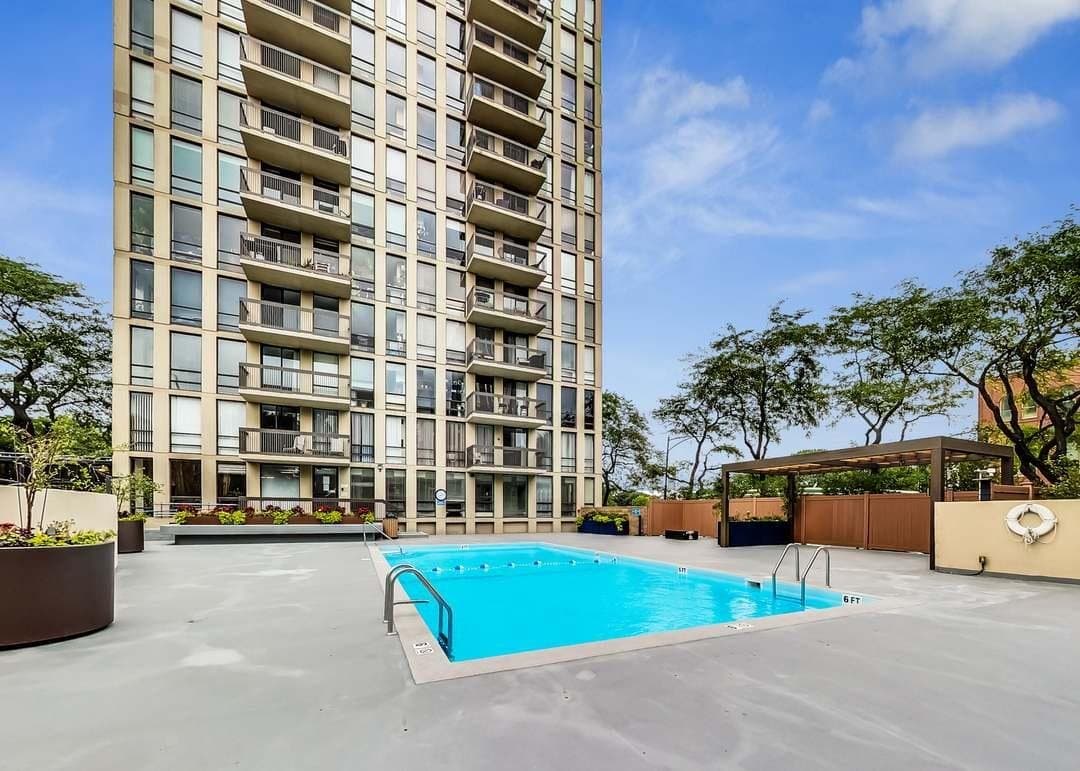 Chicago Condo: 1660 N La Salle Dr