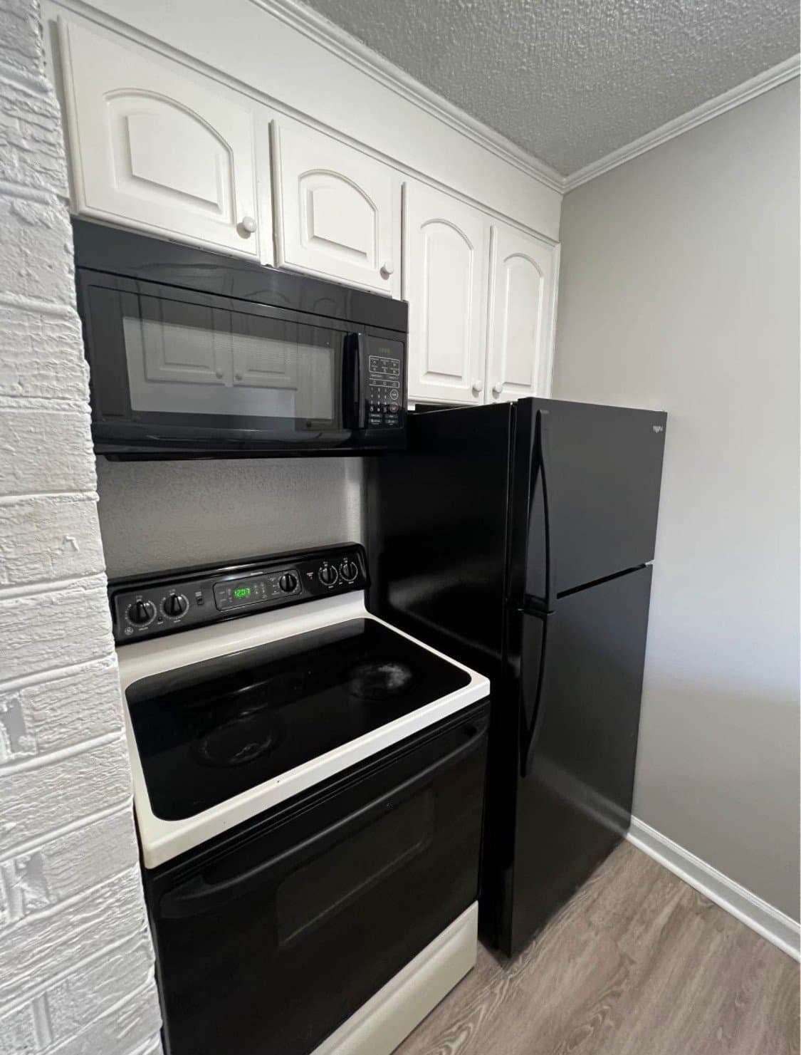 Hanahan Apartment: 1092 Berkeley St