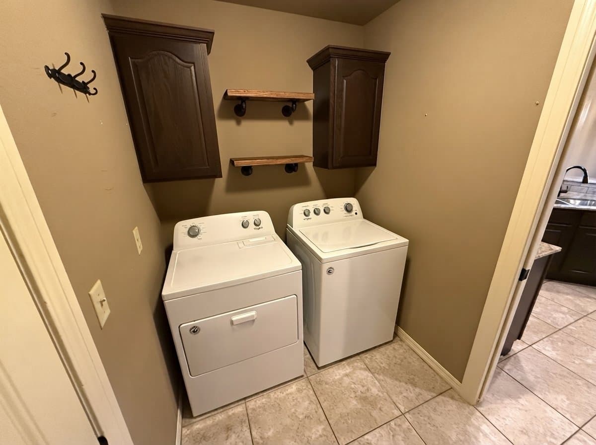 Fayetteville House: 2977 W Miramar Dr