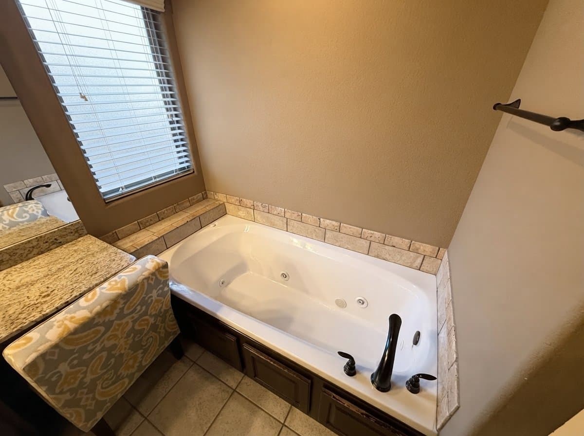 Fayetteville House: 2977 W Miramar Dr