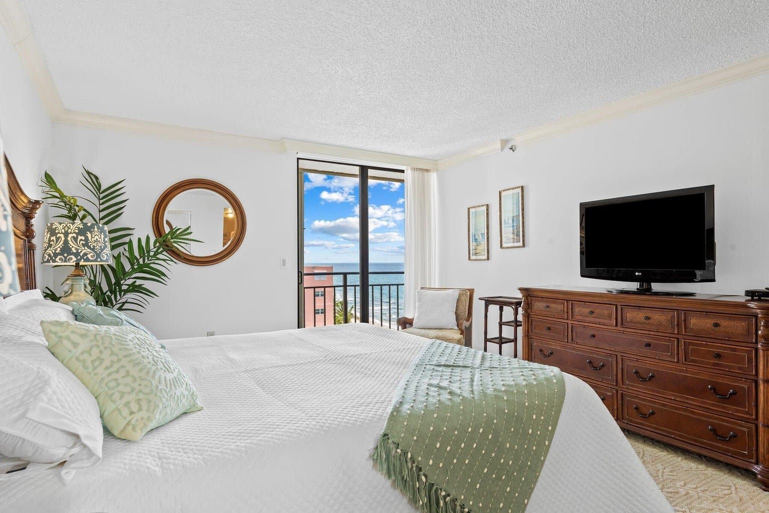 Highland Bch Condo: 3009 S Ocean Blvd