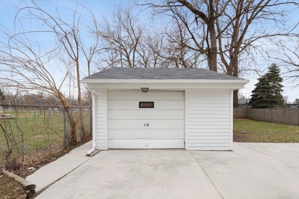 Toledo House: 1809 Rivard Rd