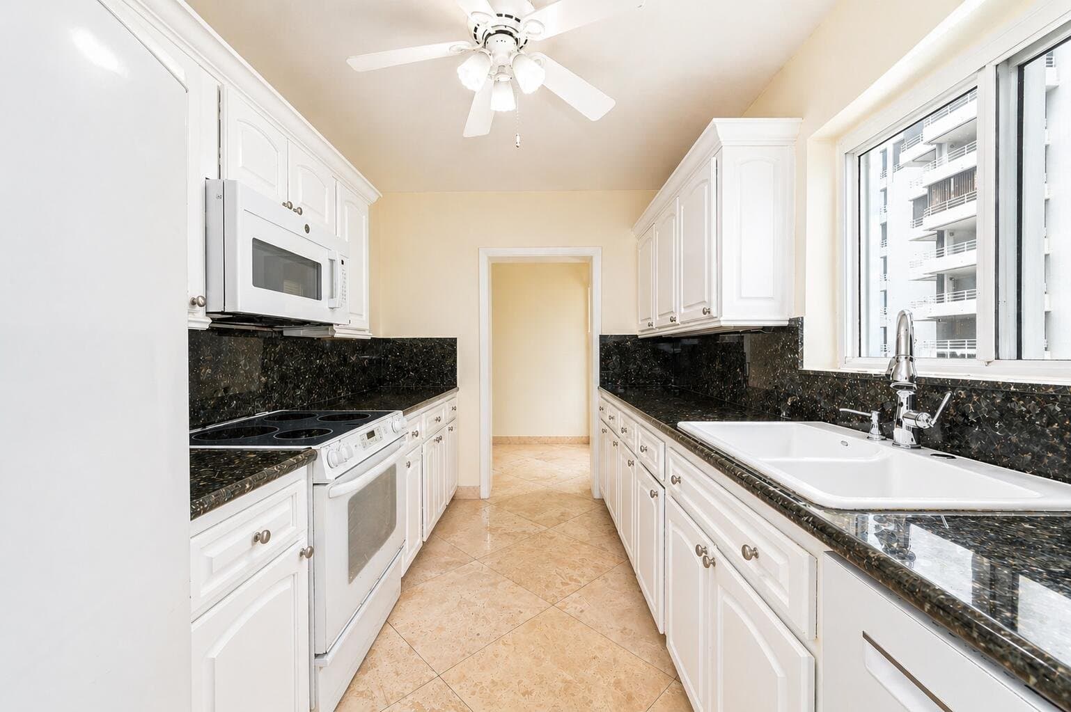 Highland Bch Condo: 2909 S Ocean Blvd