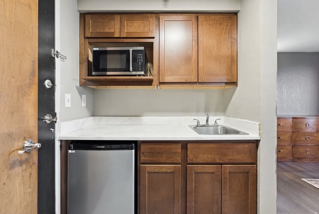 Edmond Apartment: 1300 E Ayers St
