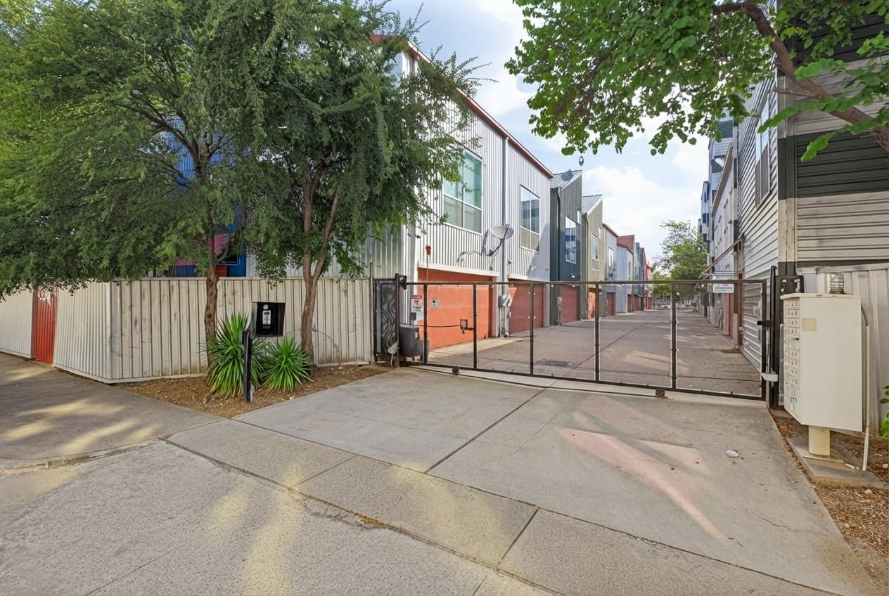 Dallas Townhome: 1211 Urban Lofts Drive