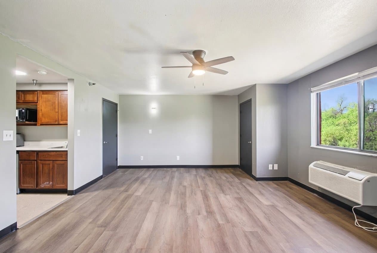 Edmond Apartment: 1300 E Ayers St
