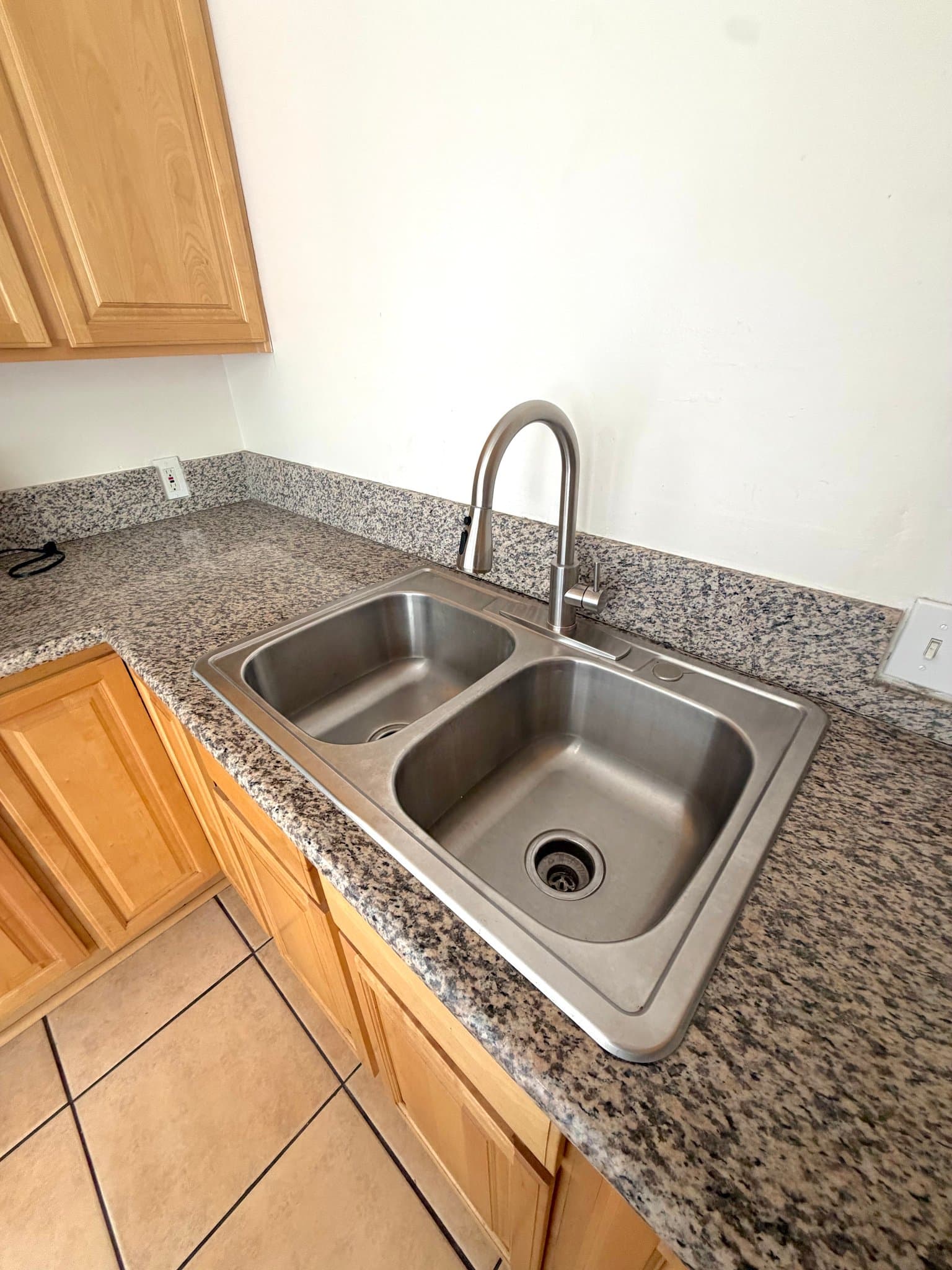 Los Angeles Apartment: 1253 N Mansfield Ave