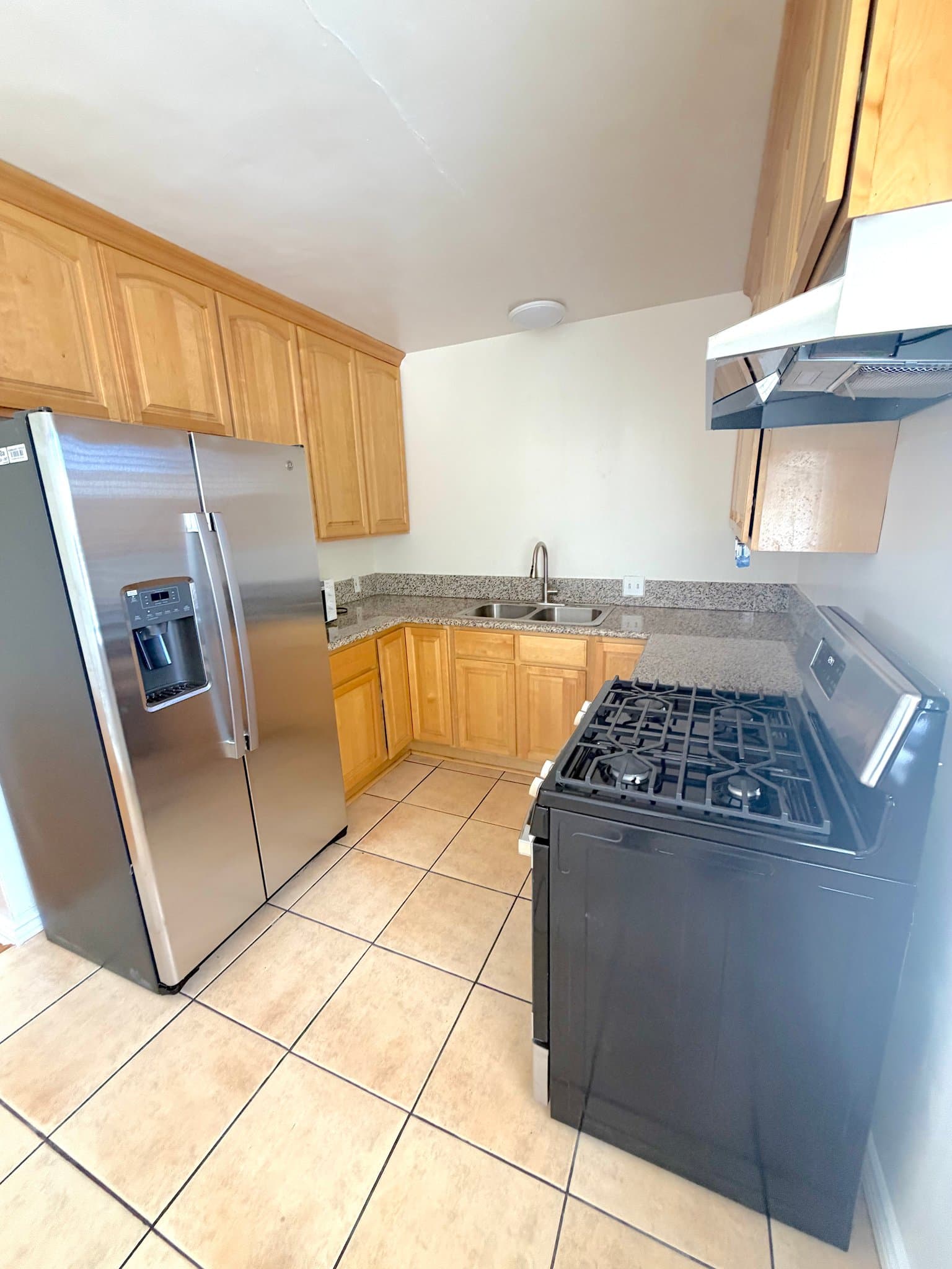 Los Angeles Apartment: 1253 N Mansfield Ave