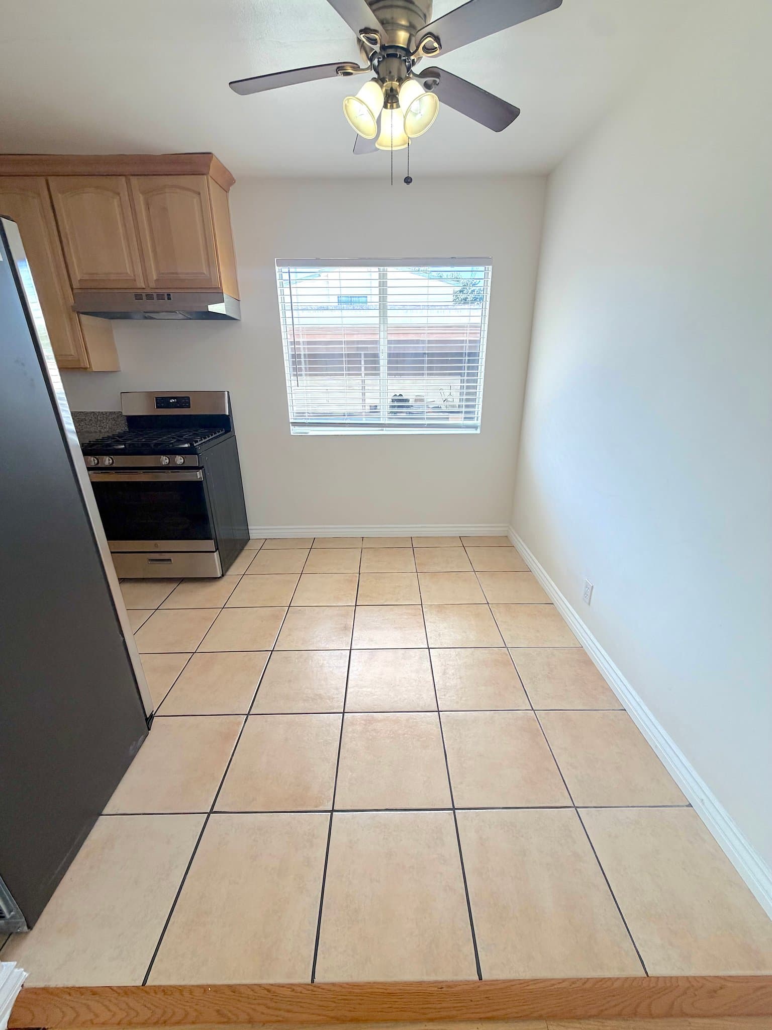 Los Angeles Apartment: 1253 N Mansfield Ave