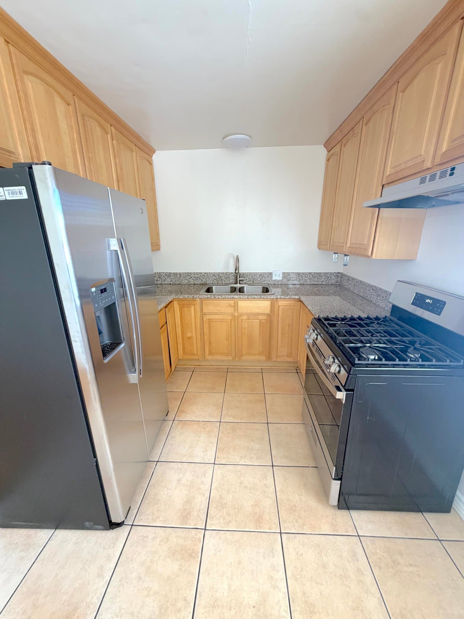 Los Angeles Apartment: 1253 N Mansfield Ave
