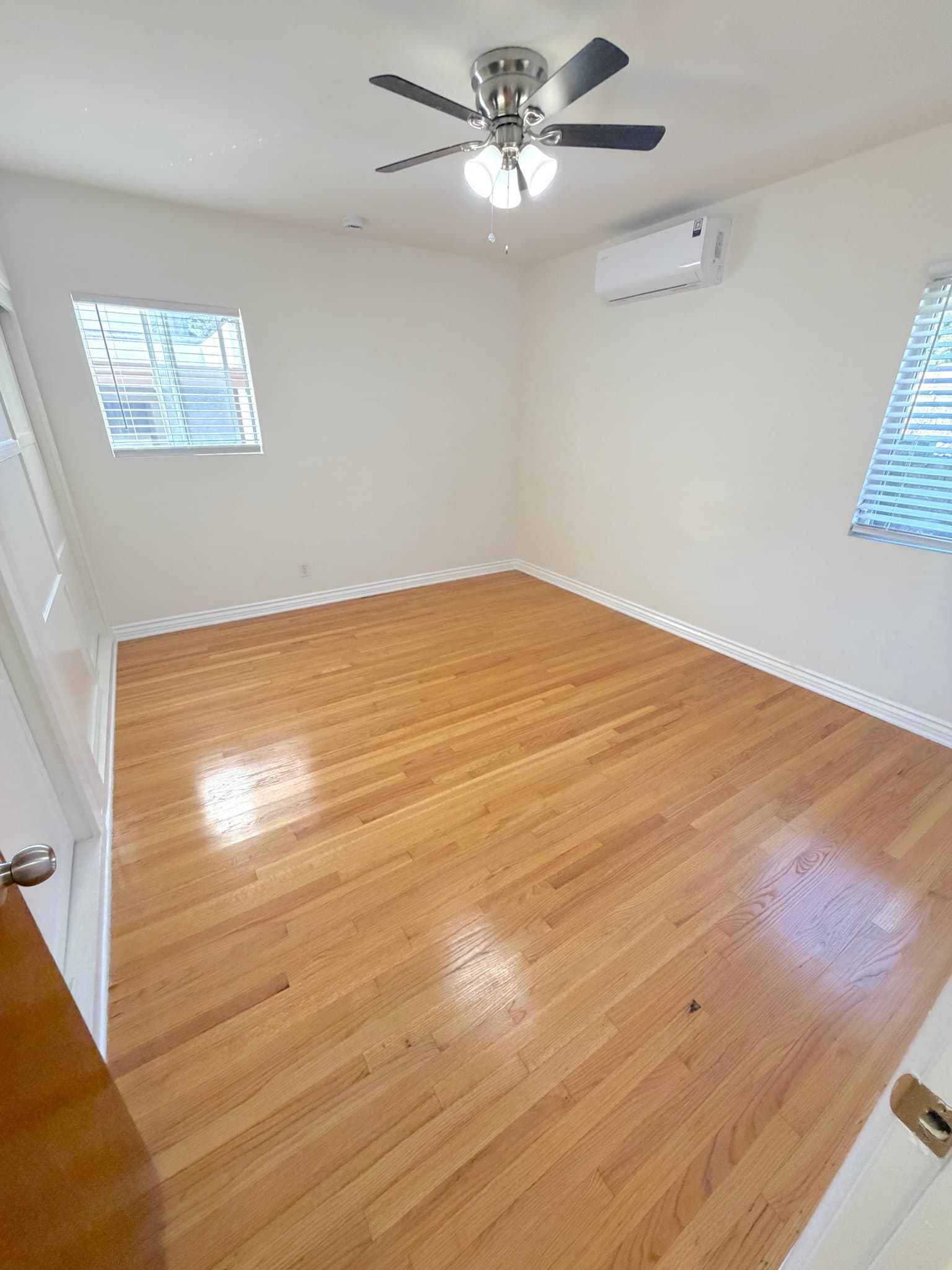 Los Angeles Apartment: 1253 N Mansfield Ave
