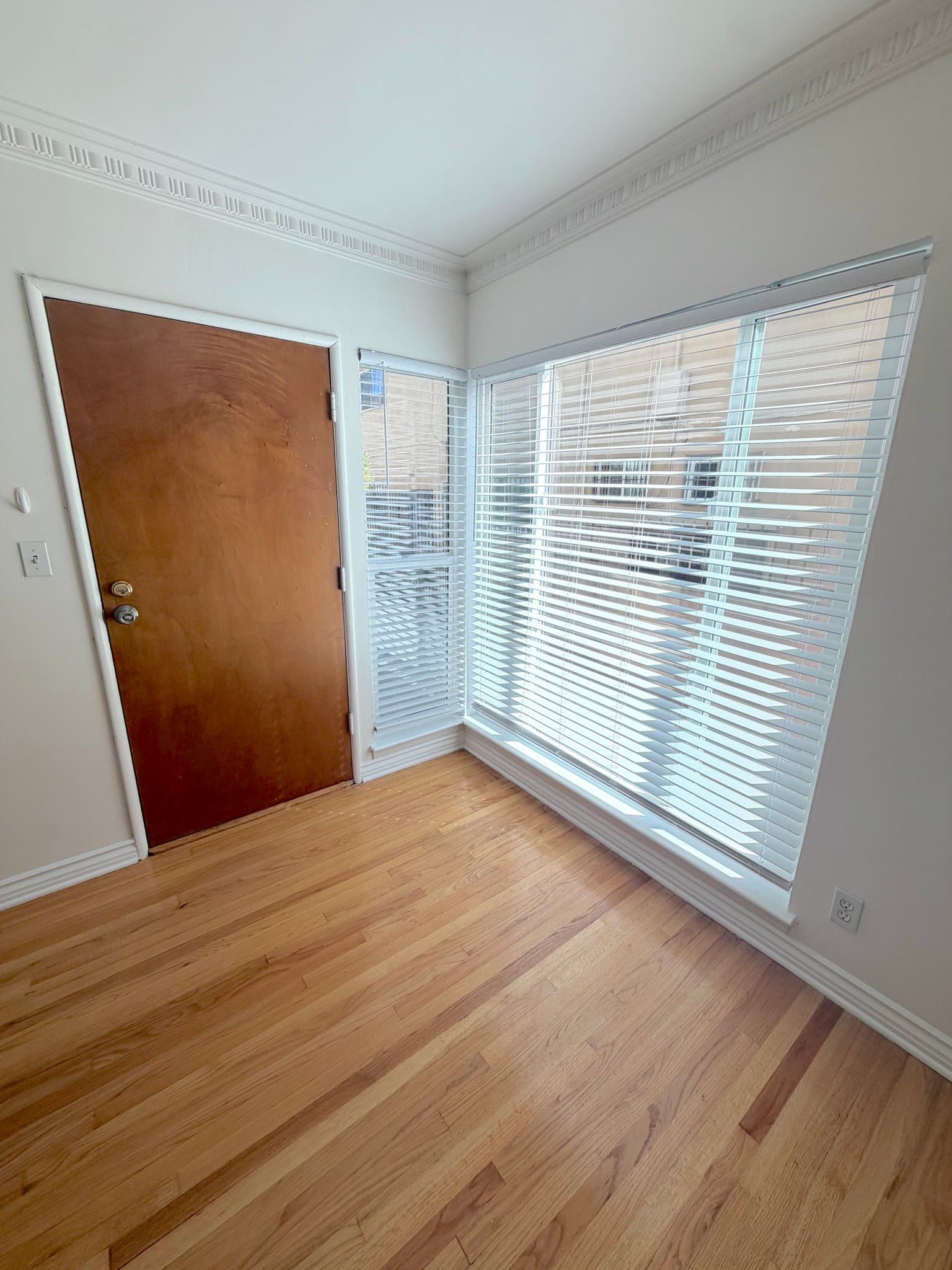 Los Angeles Apartment: 1253 N Mansfield Ave