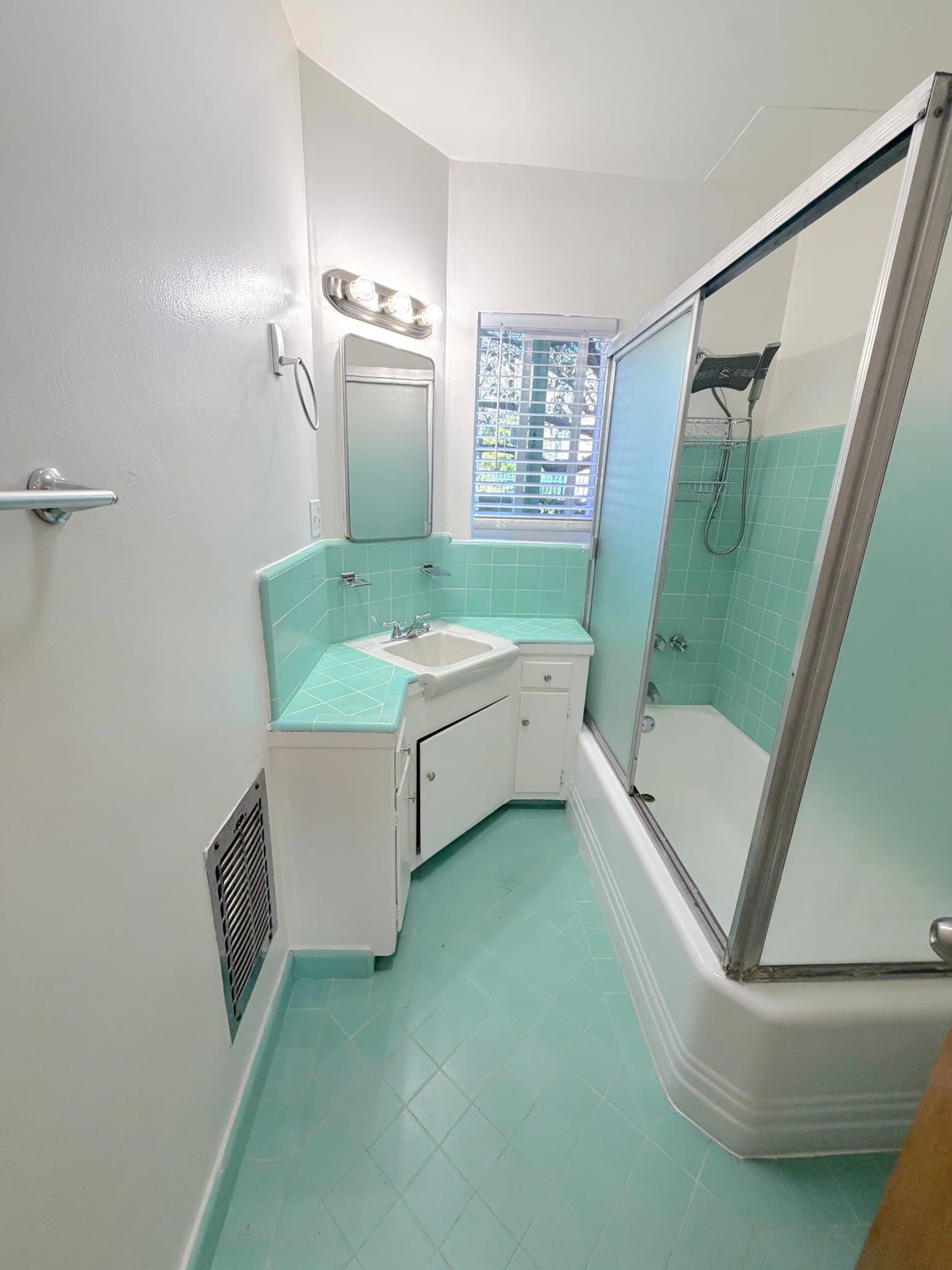 Los Angeles Apartment: 1253 N Mansfield Ave