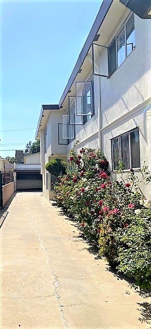 Los Angeles Apartment: 1253 N Mansfield Ave