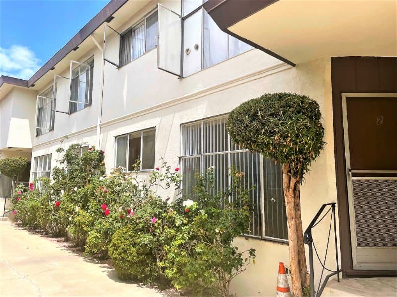 Los Angeles Apartment: 1253 N Mansfield Ave