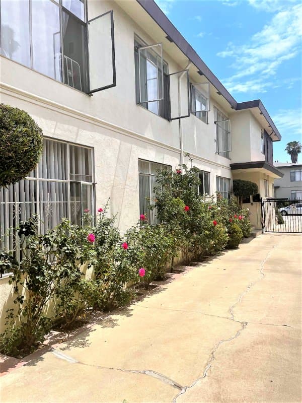 Los Angeles Apartment: 1253 N Mansfield Ave