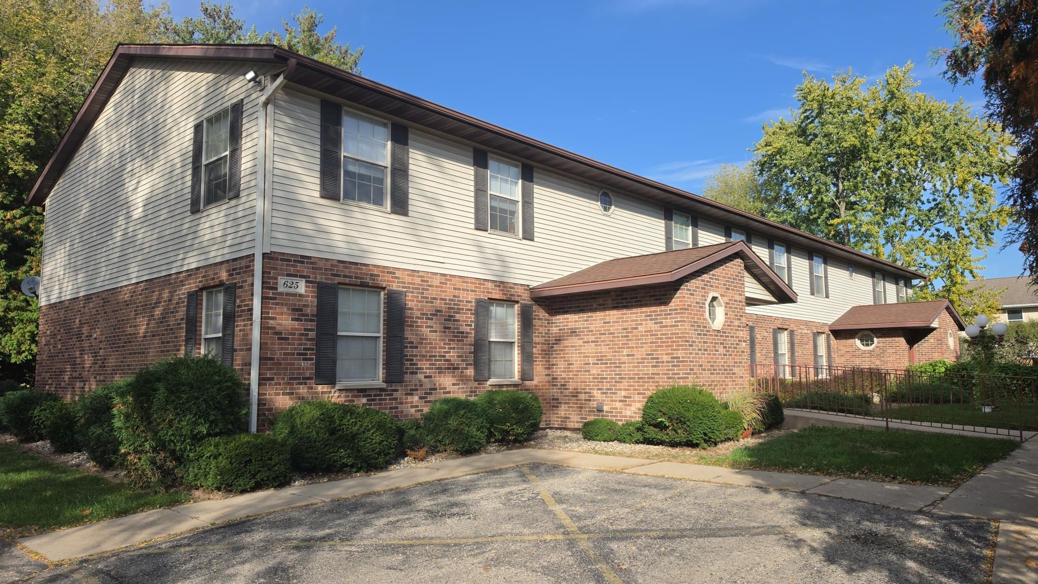 Elkhorn Apartment: 625 N Jackson St