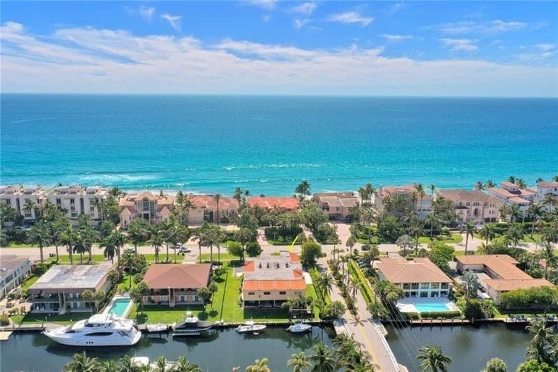 Highland Bch Townhome: 4300 S Ocean Blvd